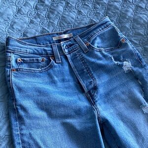 Levis “Wedgie Straight” Jeans - size 27